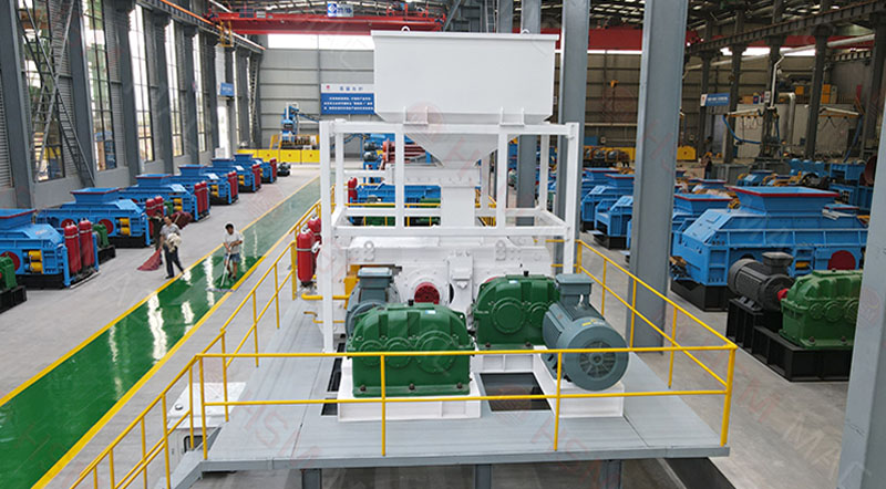 1000x600型高壓輥磨機制砂生產(chǎn)現(xiàn)場